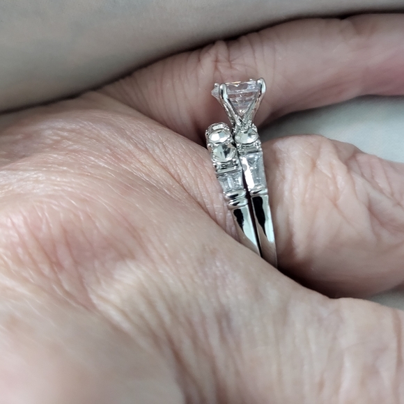 BRILLIANT ROUND CUT & BAUGETTE AUSTRIAN CRYSTALS RING SET - Picture 9 of 10